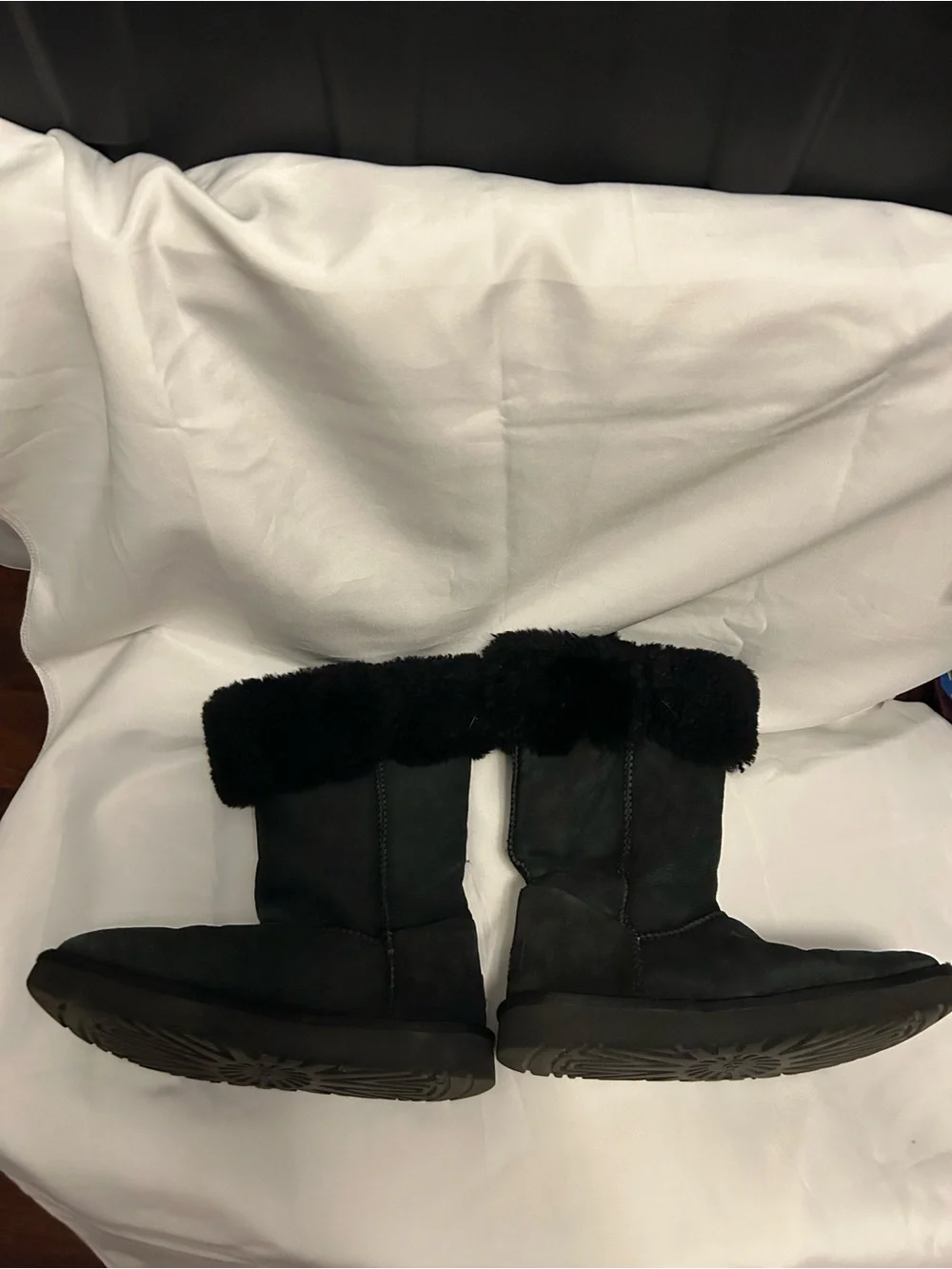 UGG cozy black